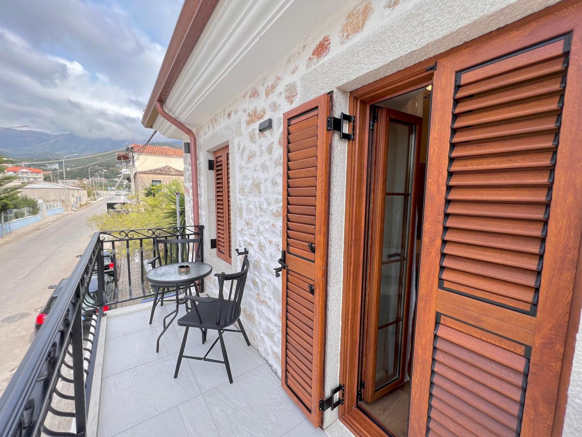 Elpis Guest House Himare Exterior foto