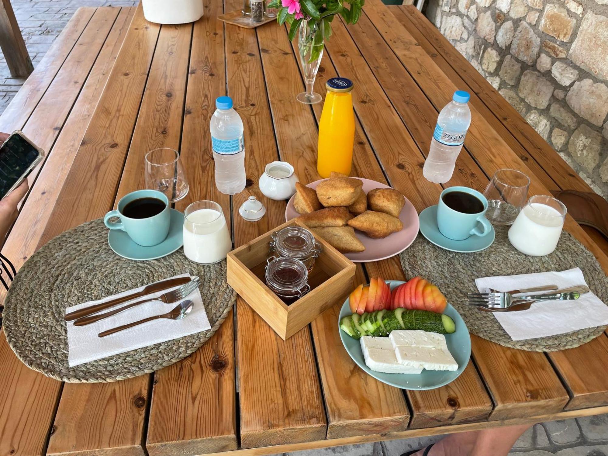 Elpis Guest House Himare Exterior foto